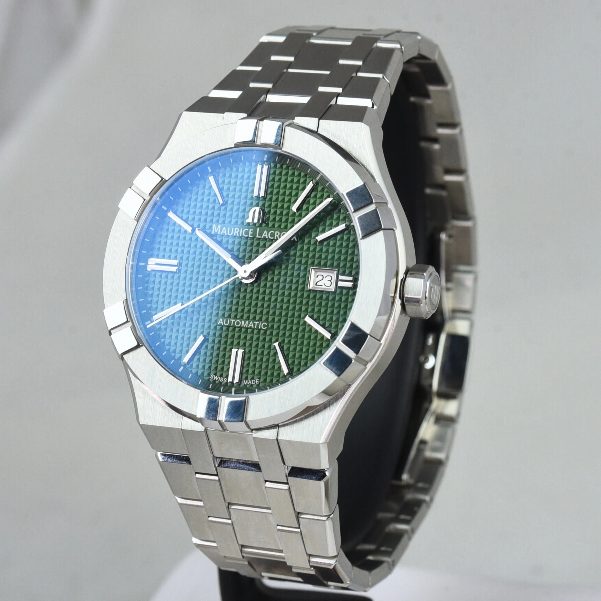 Maurice Lacroix Aikon Automatic Date 42mm AI6008-SS00F-630-D (Pre-owned)