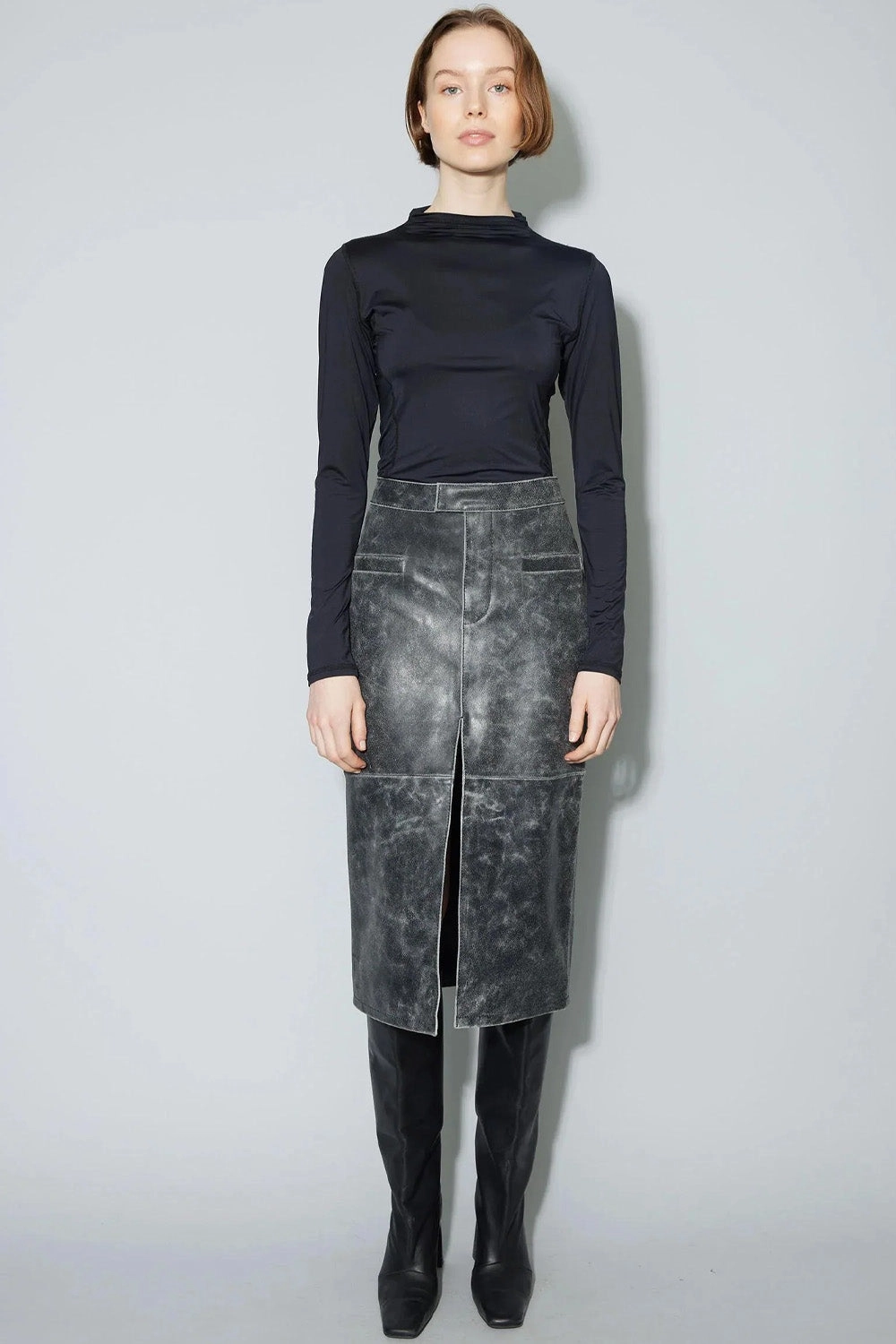 Worn Leather Midi Skirt | Sort | Nederdel fra Oval Square
