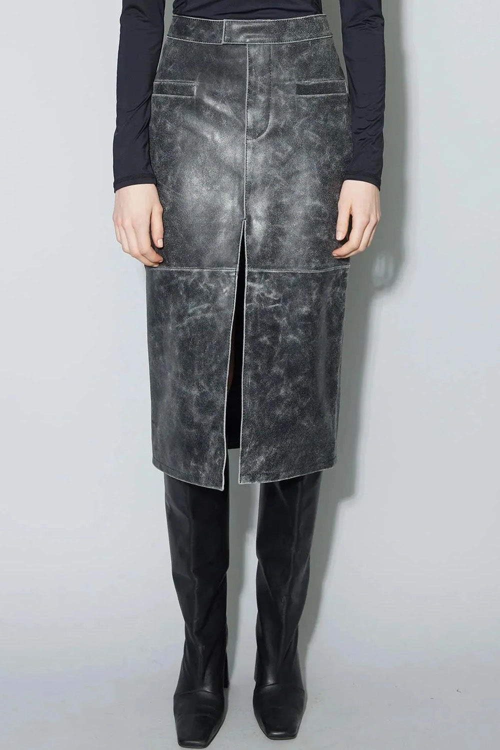 Worn Leather Midi Skirt | Sort | Nederdel fra Oval Square